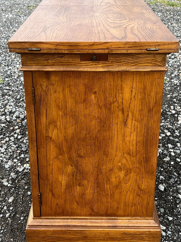 Henredon Artefacts Traditional Oak Rolling Flip Top Server