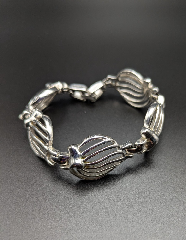 Silver-Toned Bracelet and Necklace Set Featuring Abstract Leaf Patterns