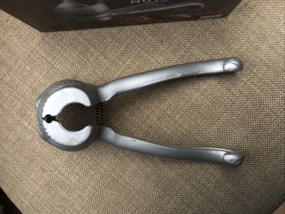 RSVP Cast Aluminum Filbert Squirrel Nutcracker Spring Squeeze Tail Original Box