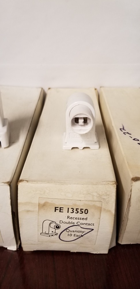 LEVITON ASSORTED LAMP HOLDERS