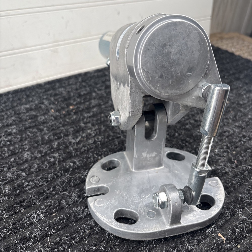 Rock-It Adjustable Bull Float Bracket