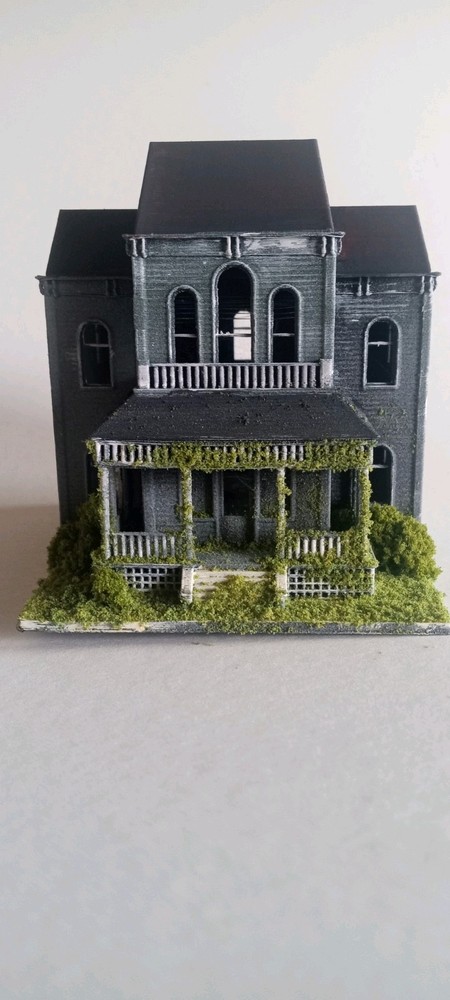 N Scale Haunted House