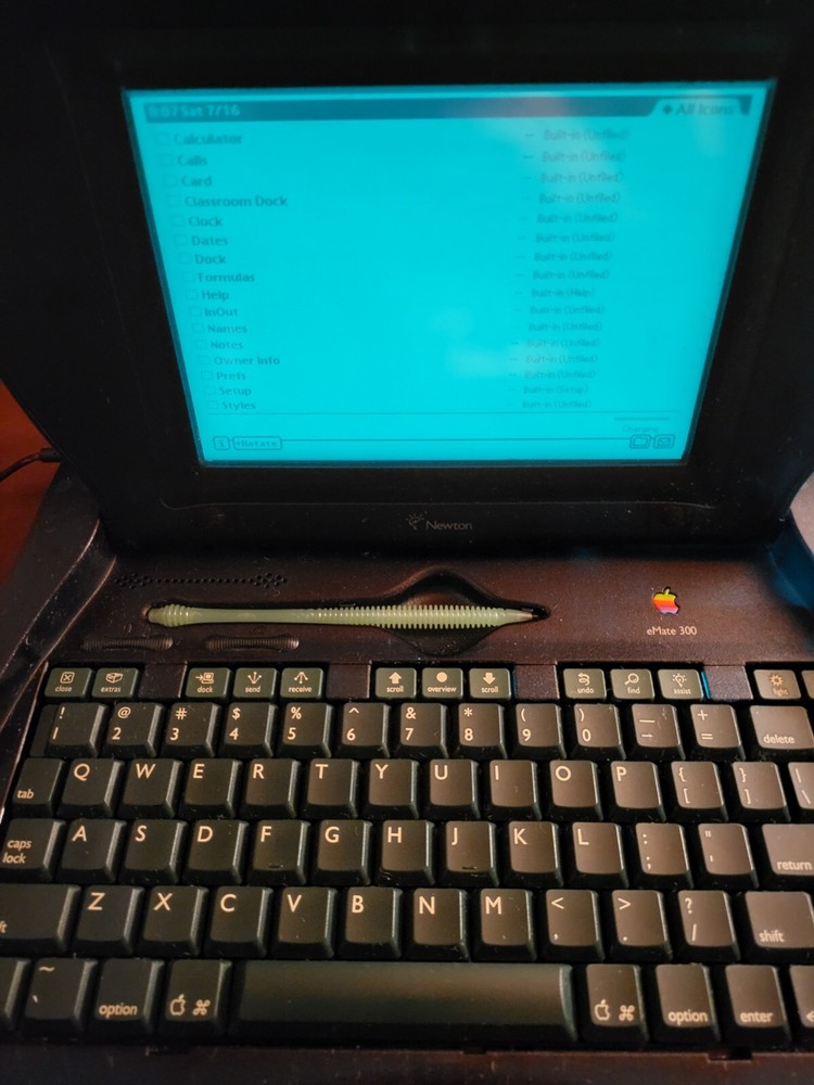 Apple Newton eMate 300 with AC adapter - Working!