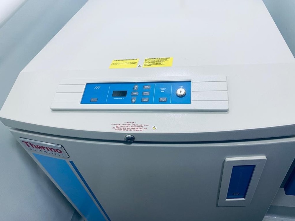 Cryoplus 2 LN2 7402 System for cryogenic sample storage