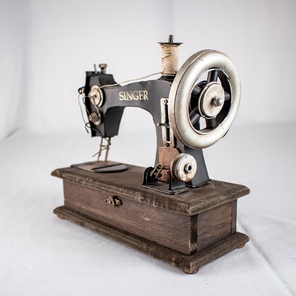 SINGER Sewing Machine Tools Hidden Jewelry Box Decor