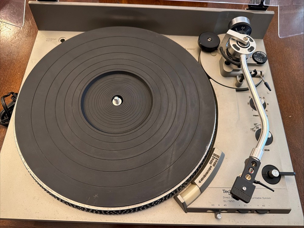 Technics SL-1950 Automatic Direct Drive Turntable Record Player Powers On