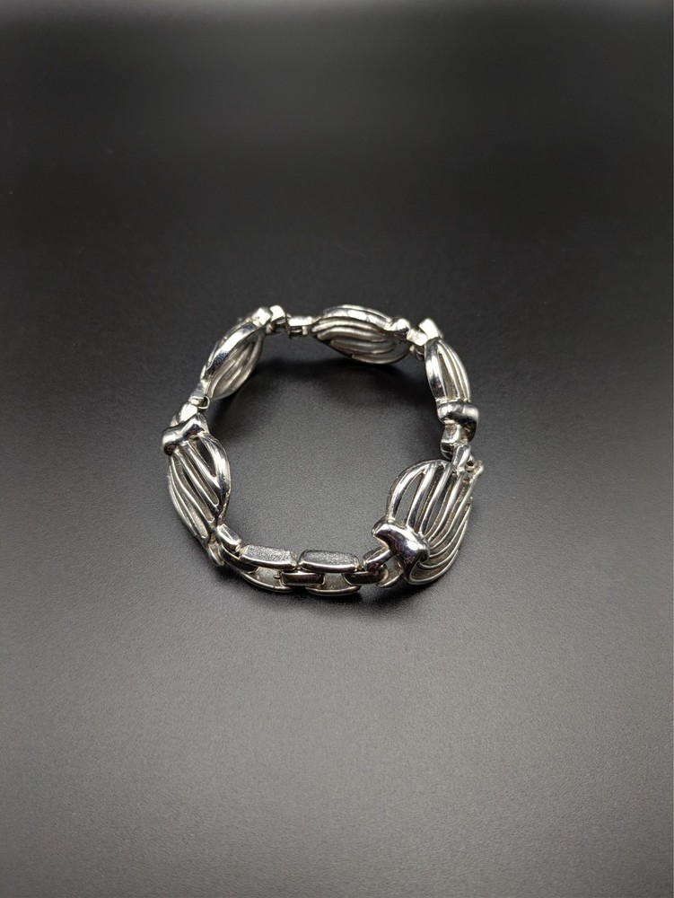 Silver-Toned Bracelet and Necklace Set Featuring Abstract Leaf Patterns