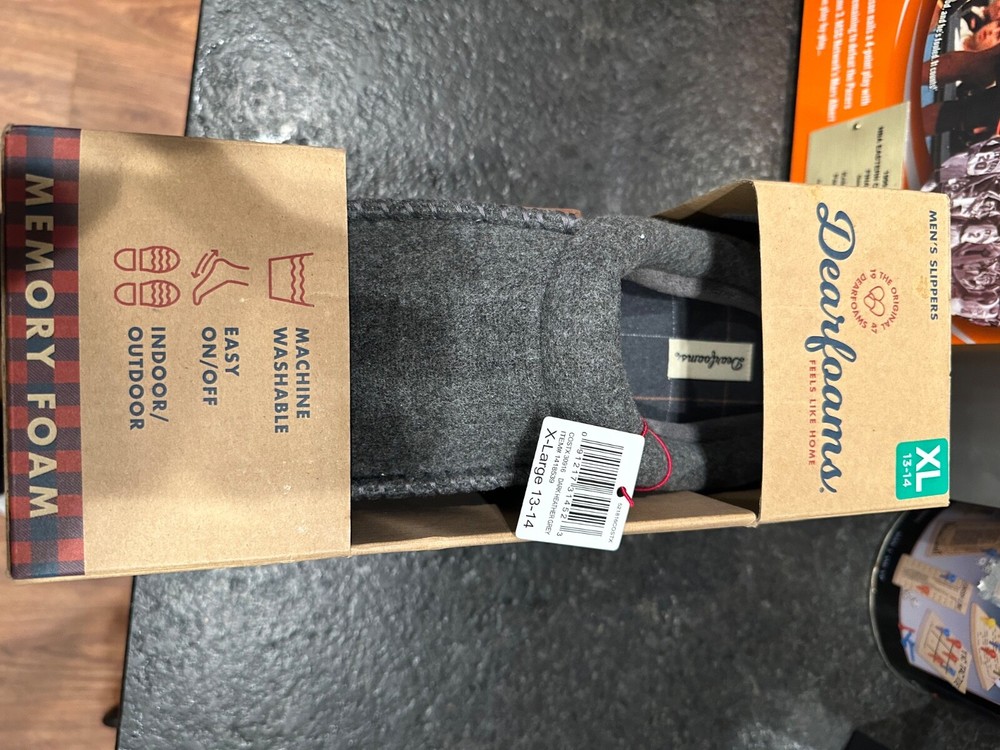 Deerforms Men' Slippers NIB Never Worn