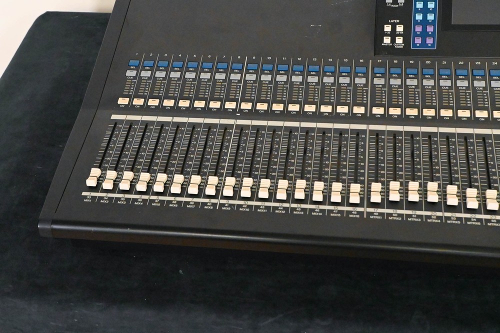 Yamaha LS9-32 32-Input Digital Mixing Console CG01WVS
