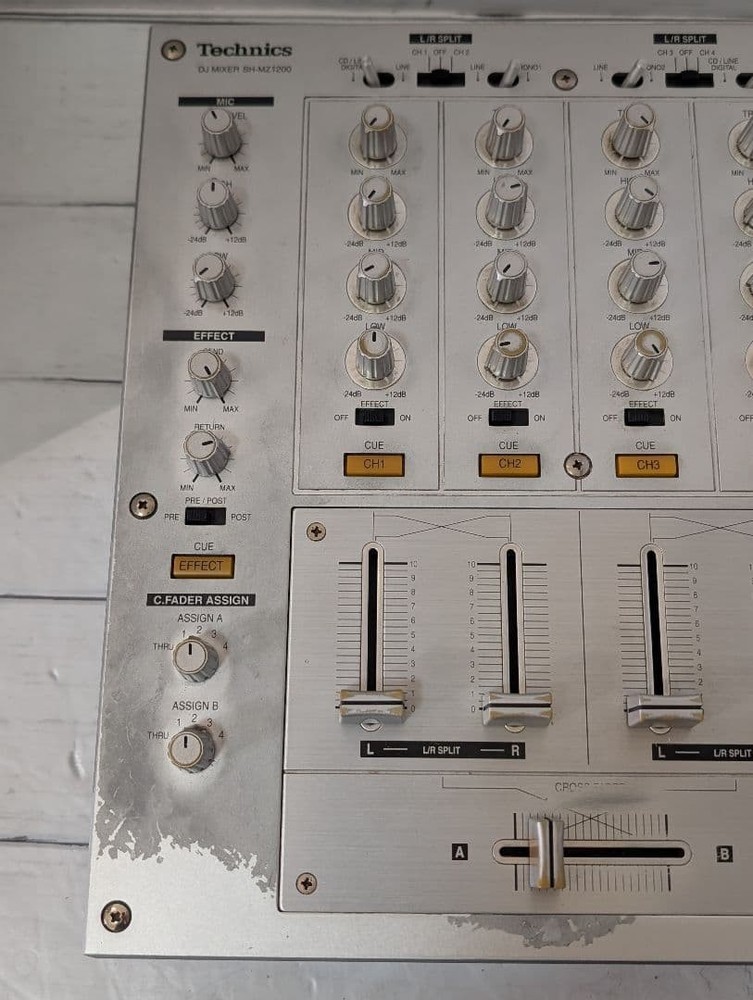 Technics SH-MZ1200 DJ mixer
