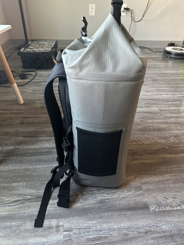CAMELBAK CHILLBAK 6L Monument Grey 30 Pack Soft Cooler & Hydration Center