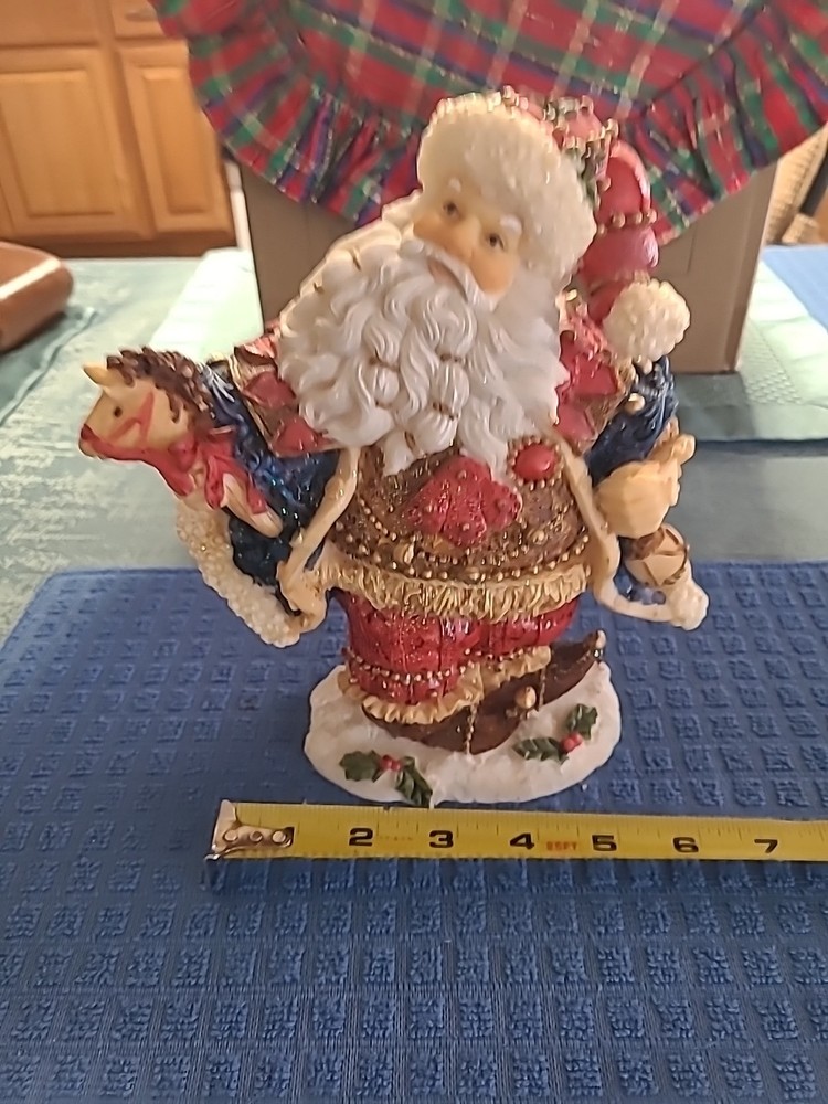vtg santa Figurine (BIN A)