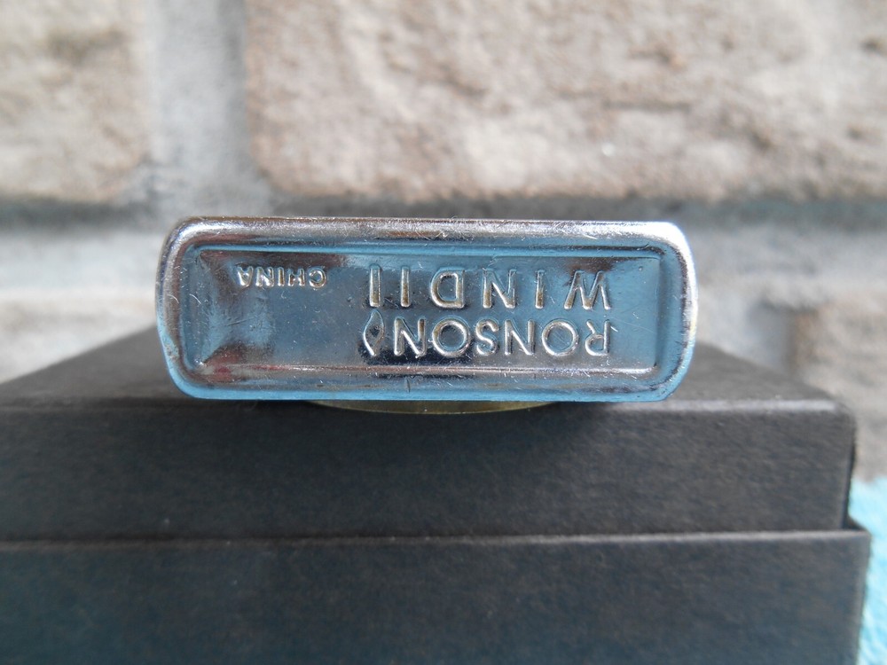 VINTAGE RONSON WIND II CIGARETTE LIGHTER IRON MIKE MASTER PITCHING MACHINE COIN