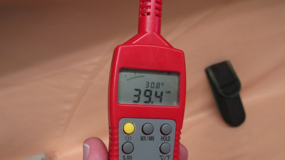 Amprobe th-2a hygrometer humidity temperature meter th-2a with case