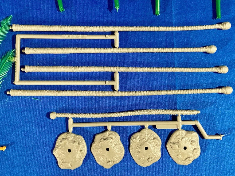 Preiser 18600, HO Scale 4 Palm Trees Unassembled Plastic Model Kit