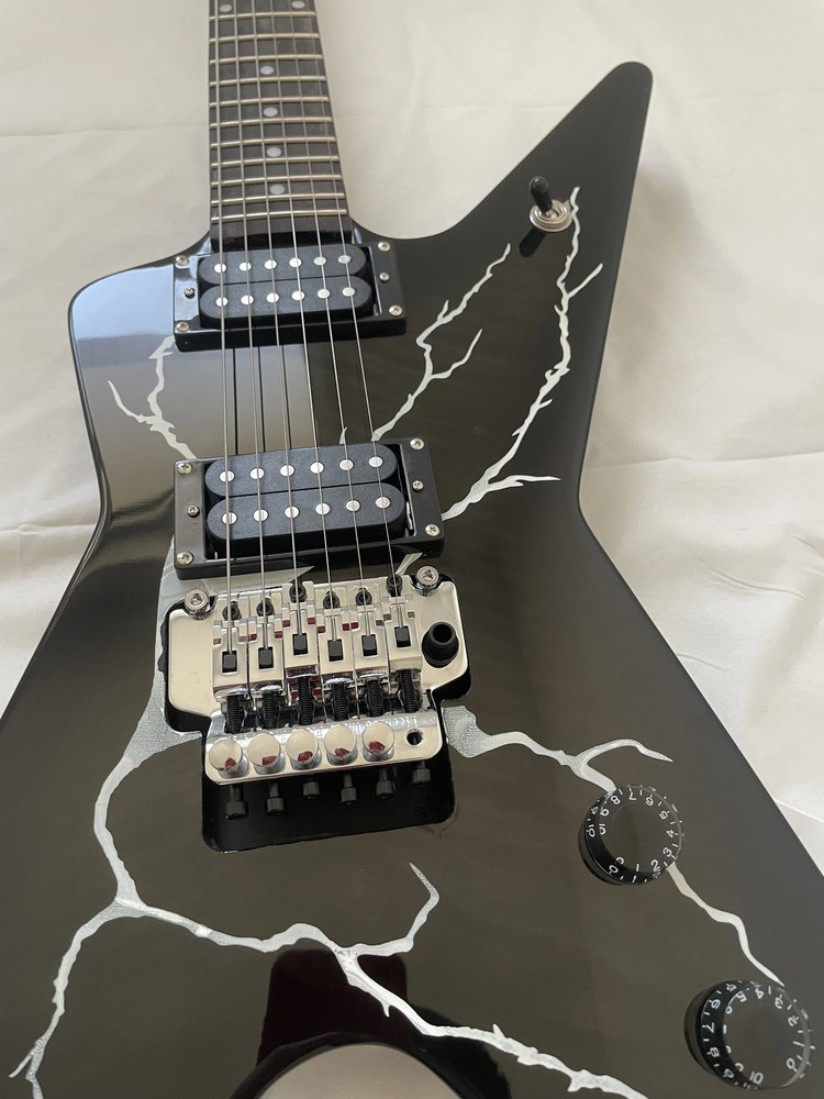 Factory Customized Black 6 Strings Electric Guitar with A Top Quality