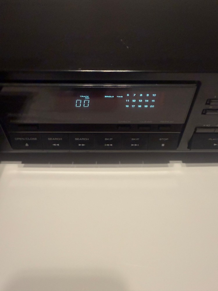 Kenwood DP-2010 CD player ***USED***