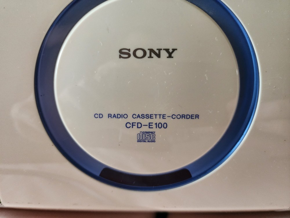 Sony CFD-E100 CD & AM/FM Radio & Cassette Player/Recorder Read description