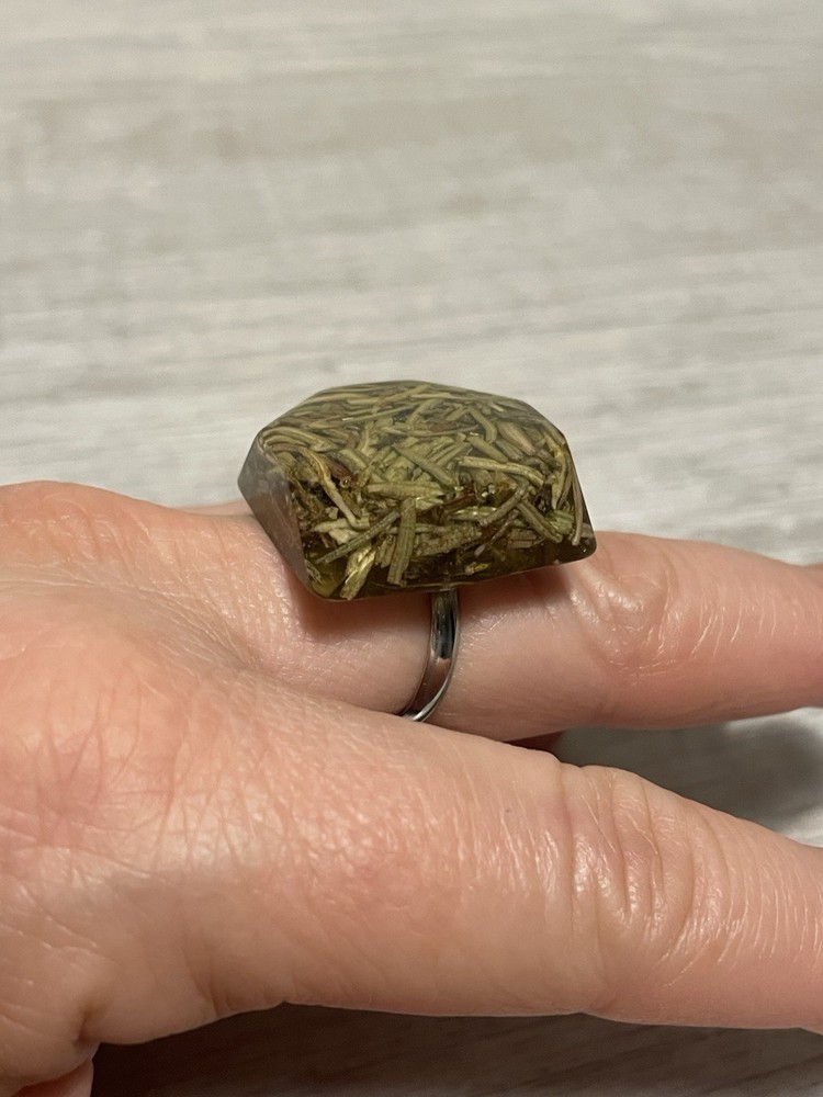 Woman’s Handcrafted Adjustable Grass Ring