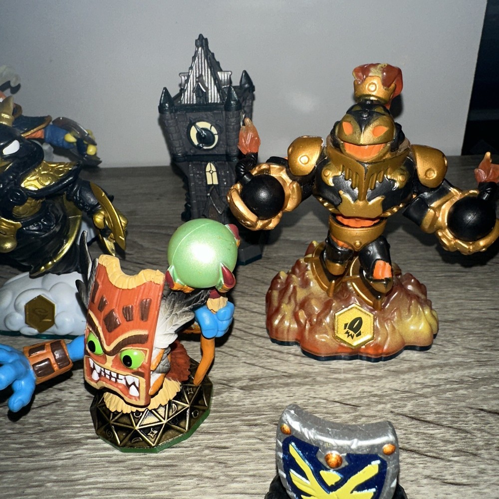 Skylanders AcTiVision Figures Lot Of 18