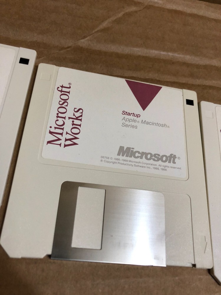 Apple System Startup/PROGRAM/WORKS TOUR Version 2.0 3.5 Floppys