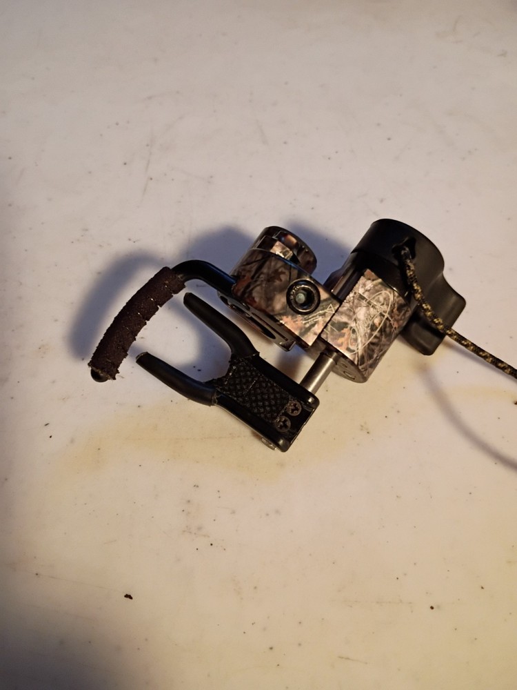 Mathews Archery Drop away Rest Righthand Camo