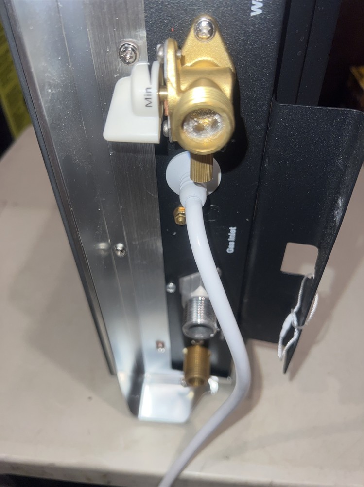 CAMPLUX CA318 Tankless Instant Hot Water Heater Natural GAS USED READ INF