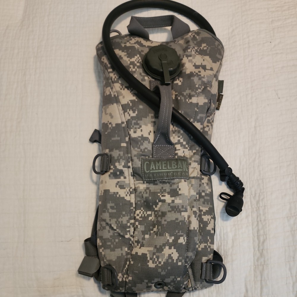 Camelbak Maximum Gear Hydration Backpack 3L  Camo Military NWT