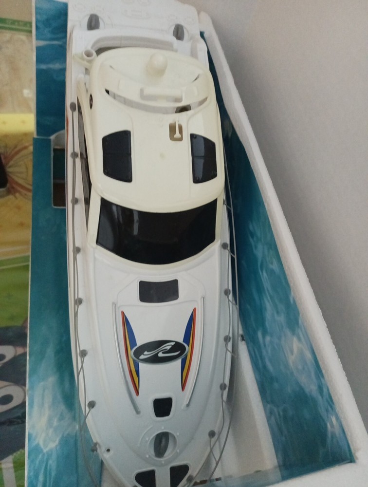 2007 New Bright Sea Ray Sundancer (No Control)Tested Does Turn On.