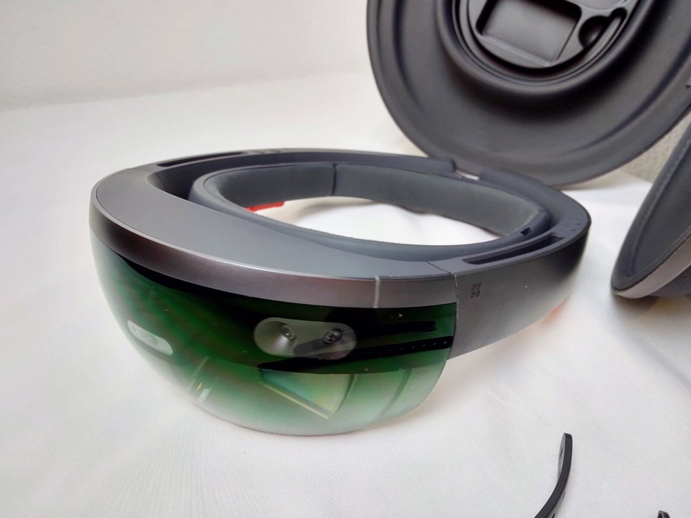 Microsoft HoloLens Developer Edition 1st Generation & Case - Excellent Condition