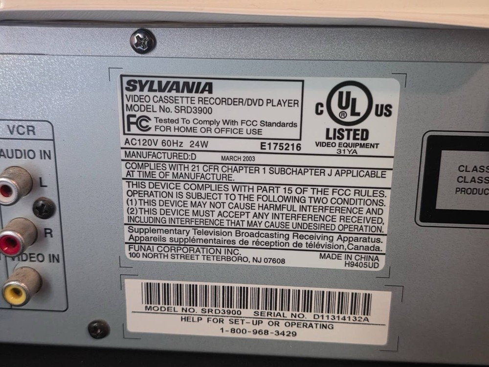 Sylvania SRD3900 Dvd/Vcr Combo Player W/Remote & AV Cable