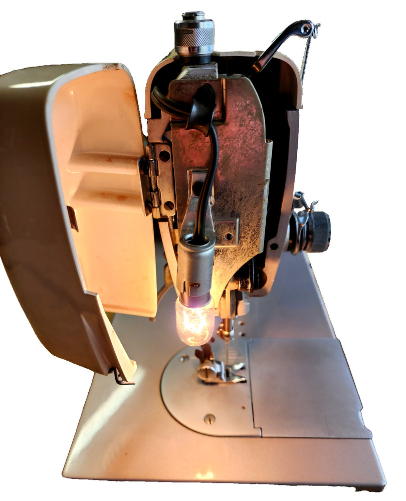 VINTAGE KENMORE SEWING MACHINE - MODEL 52 - PERFECT WORKING CONDITION