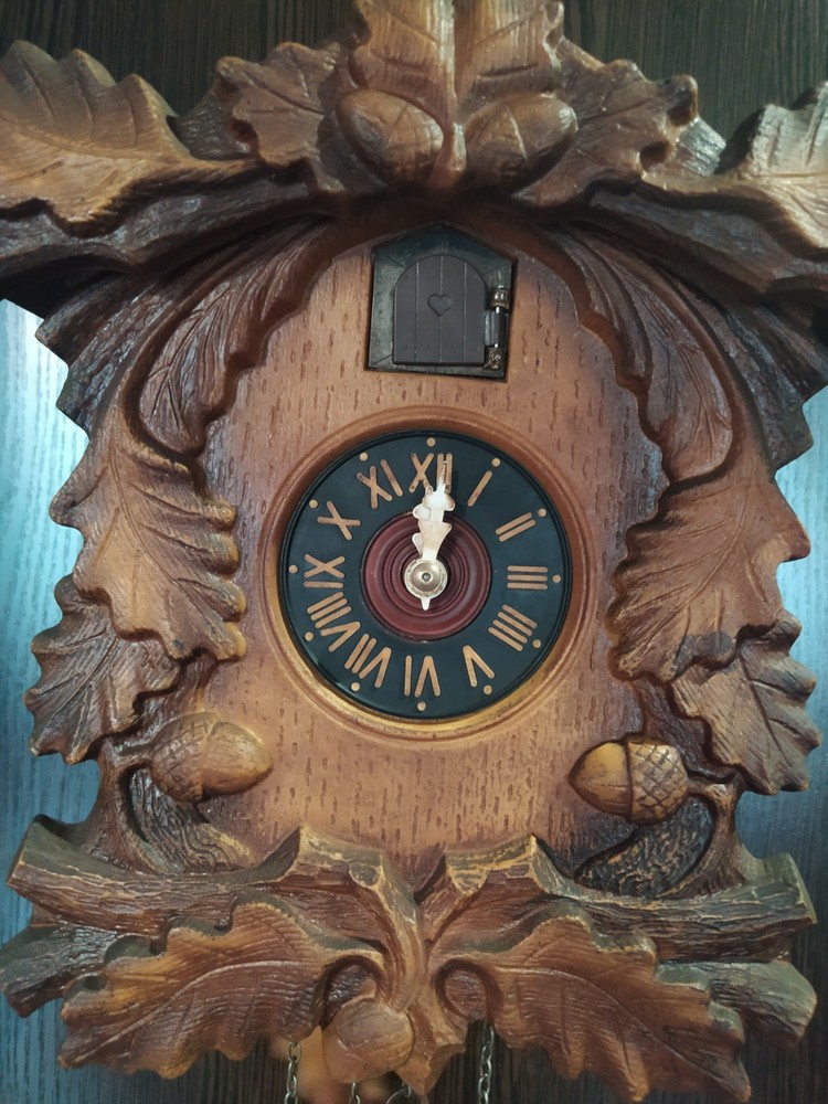 Vintage cuckoo clock Working video.