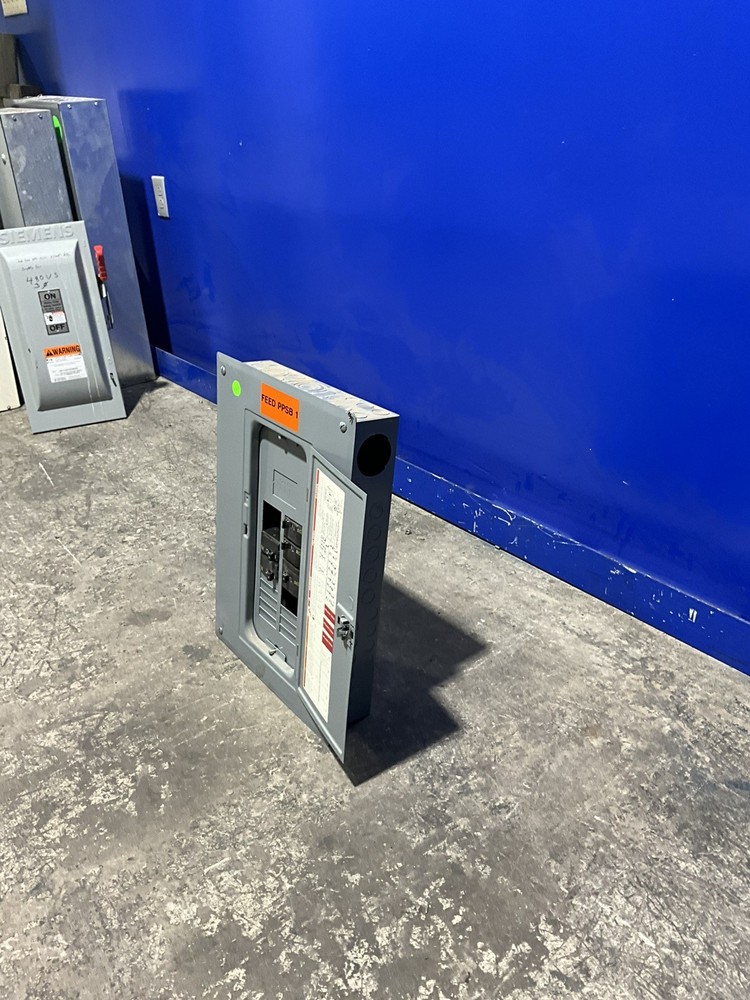 Square D 100 Amp 240V MLO Panelboard QOC24UF 🟦