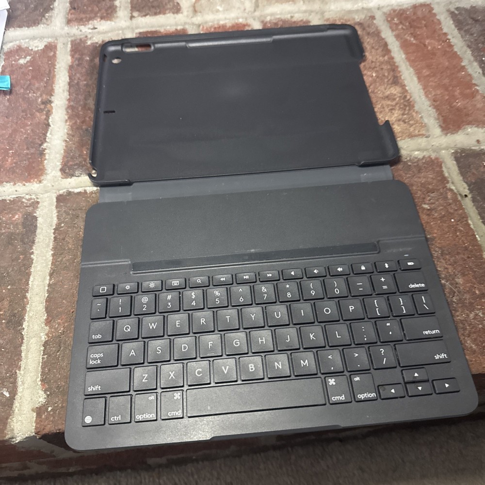 Logitech Slim Folio Case with Integrated Bluetooth Keyboard YR0077