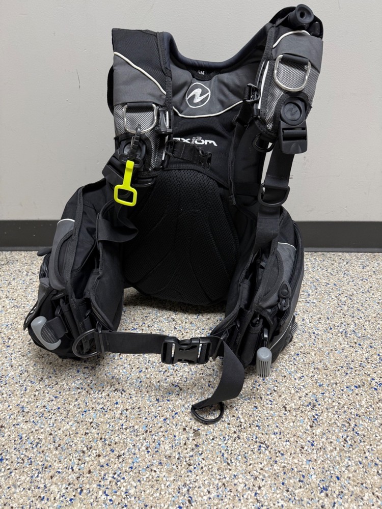 Aqualung Axiom i3 BCD Small. Tests Good
