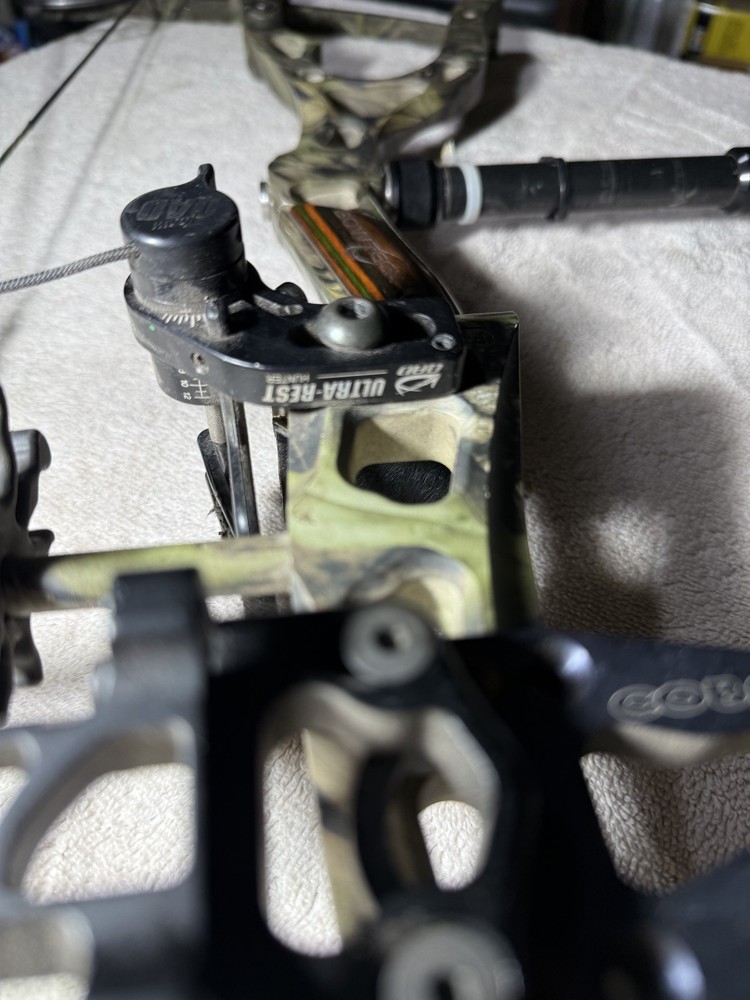 Bowtech Commander - Right Hand - 50lbs - 29" - Mossy Oak Finish