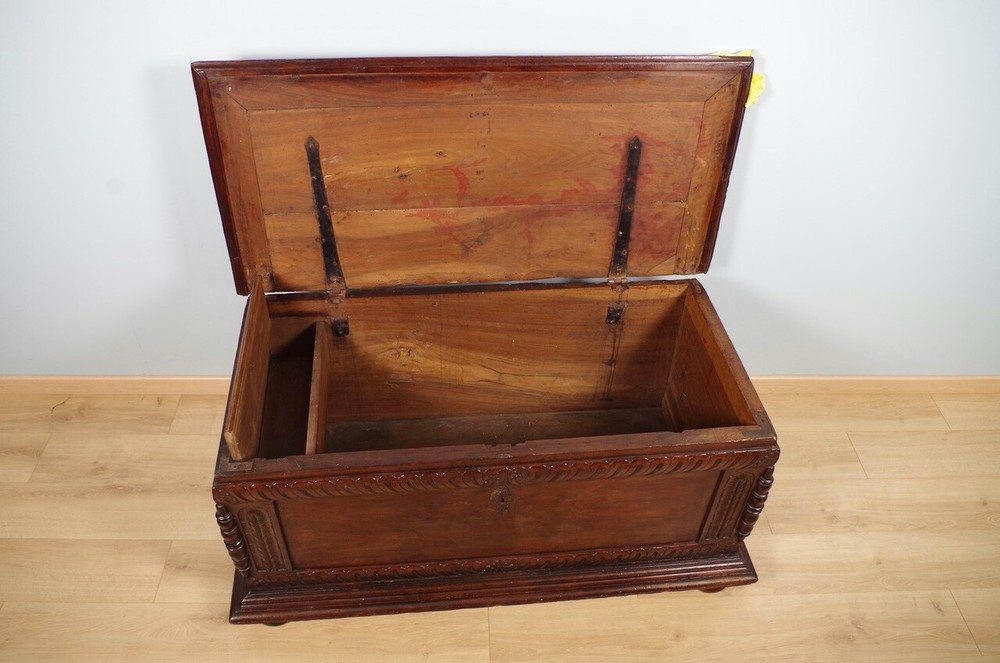 Renaissance period chest