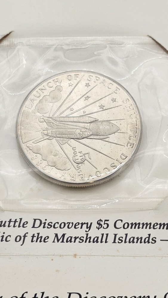 1988 MARSHALL ISLANDS SPACE SHUTTLE DISCOVERY $5 COMMEMORATIVE COIN.