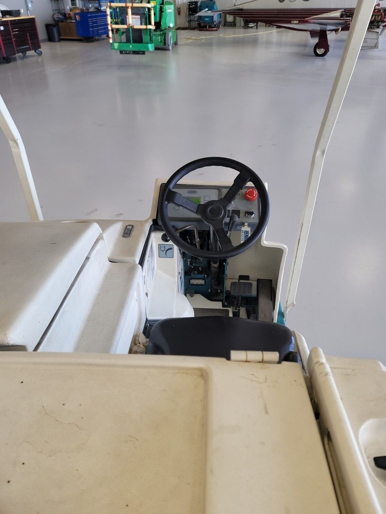 Tenant 7300 floor machine