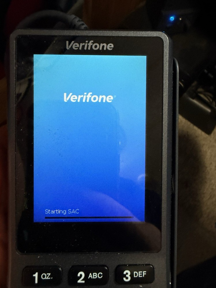 Verifone P400 Plus Credit Card Reader - POWERS ON / UNTESTED / SOLD AS IS!