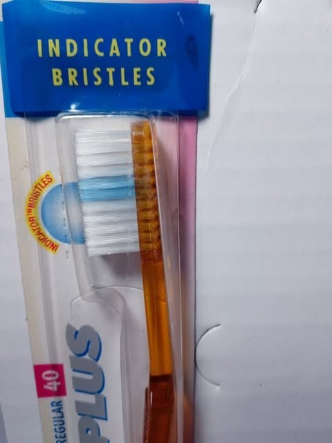 2 Vintage Oral-B Plus Regular 40 with Indicator Bristles Medium