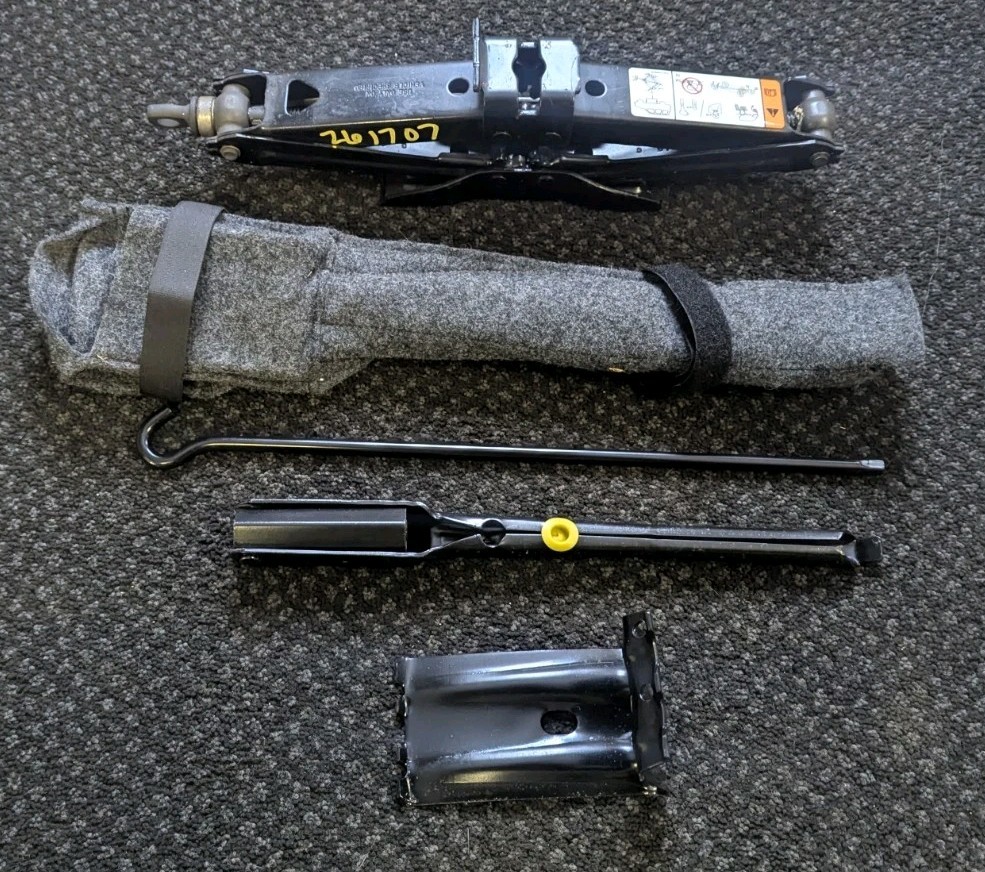 2007 MERCURY MOUNTAINEER JACK AND TOOL KIT