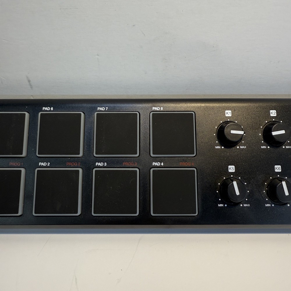 AKAI Professional LPD8 Portable USB Midi Laptop Pad Controller | A2