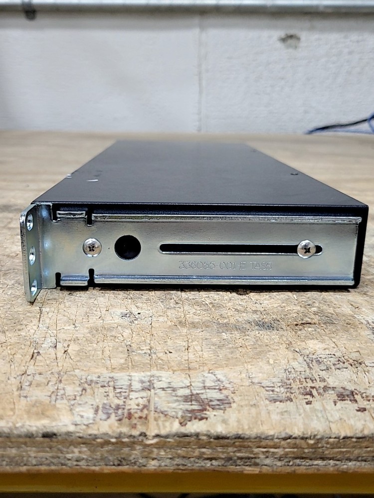 HP AF617A 513736-001 KVM Switch SEE NOTES