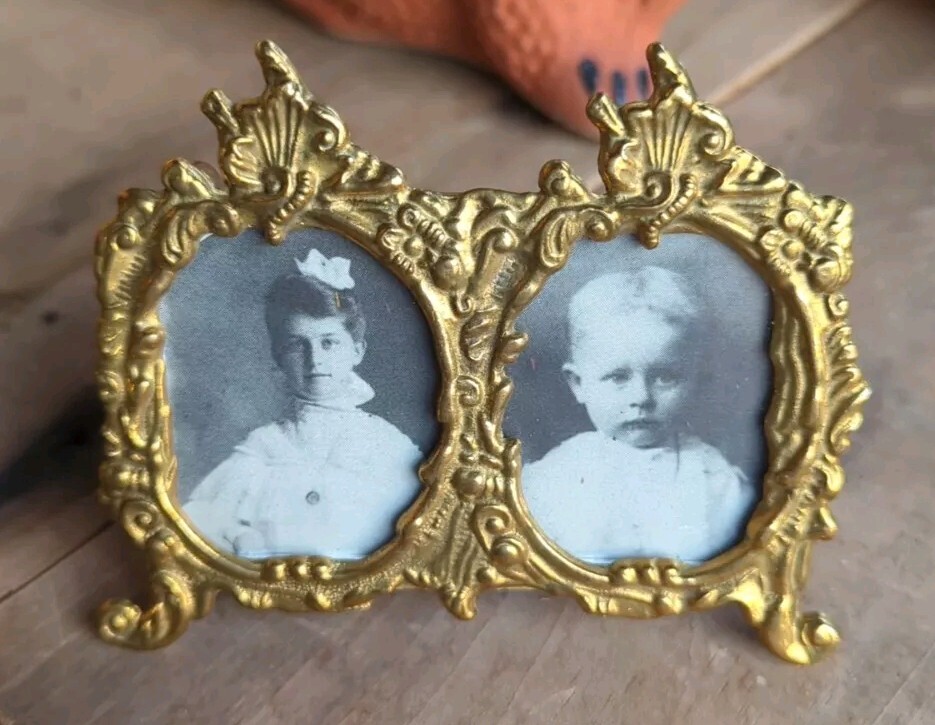 Vintage Knobler Solid Brass Oval Double Photo Frame Very Pretty!