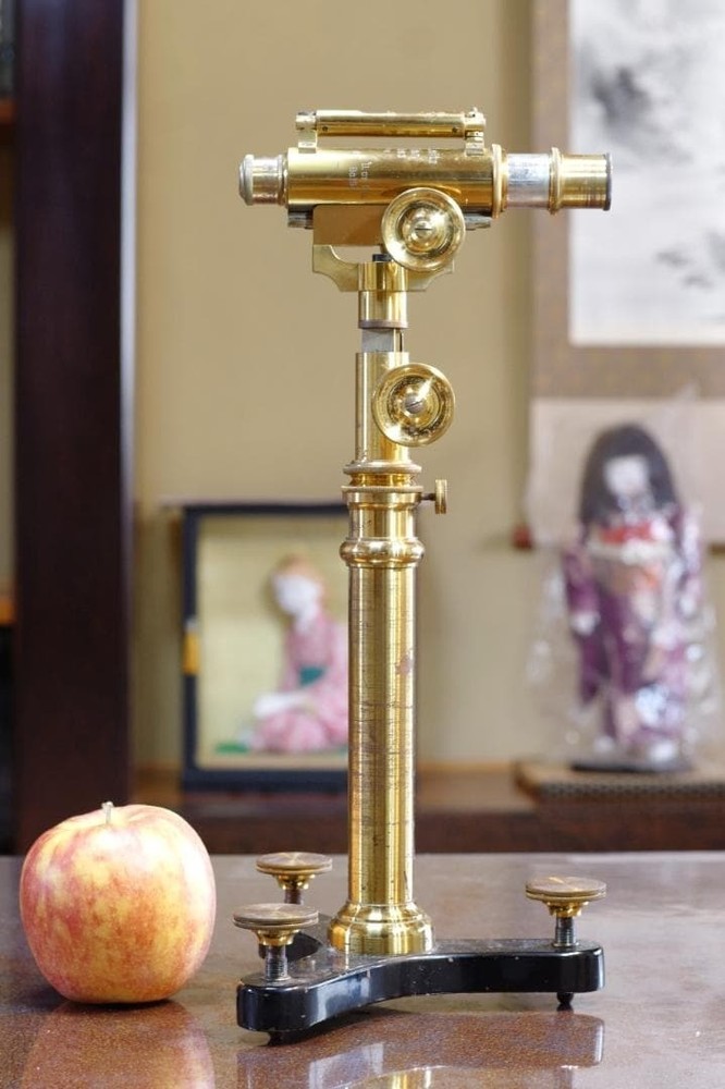 Antique Microscope No. 34: Ernst Leitz Vertical Reading Microscope