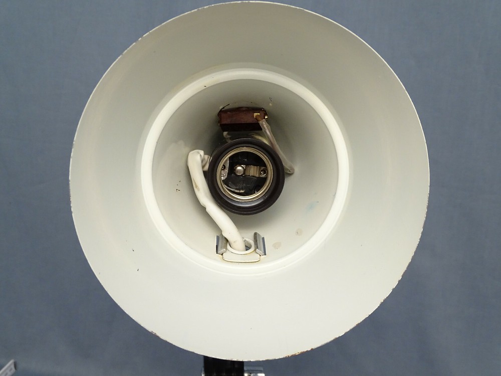 Sis Chinese Hat Table Lamp