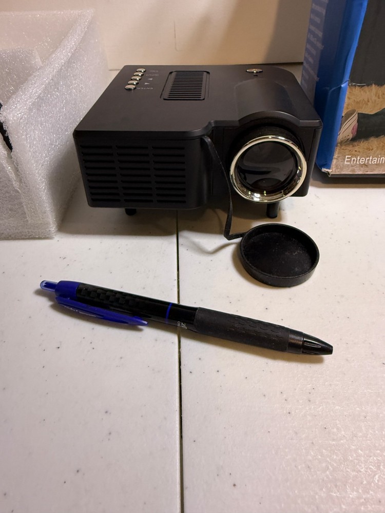 LED Entertainment Projector LCD Image System Portable Mini NEW