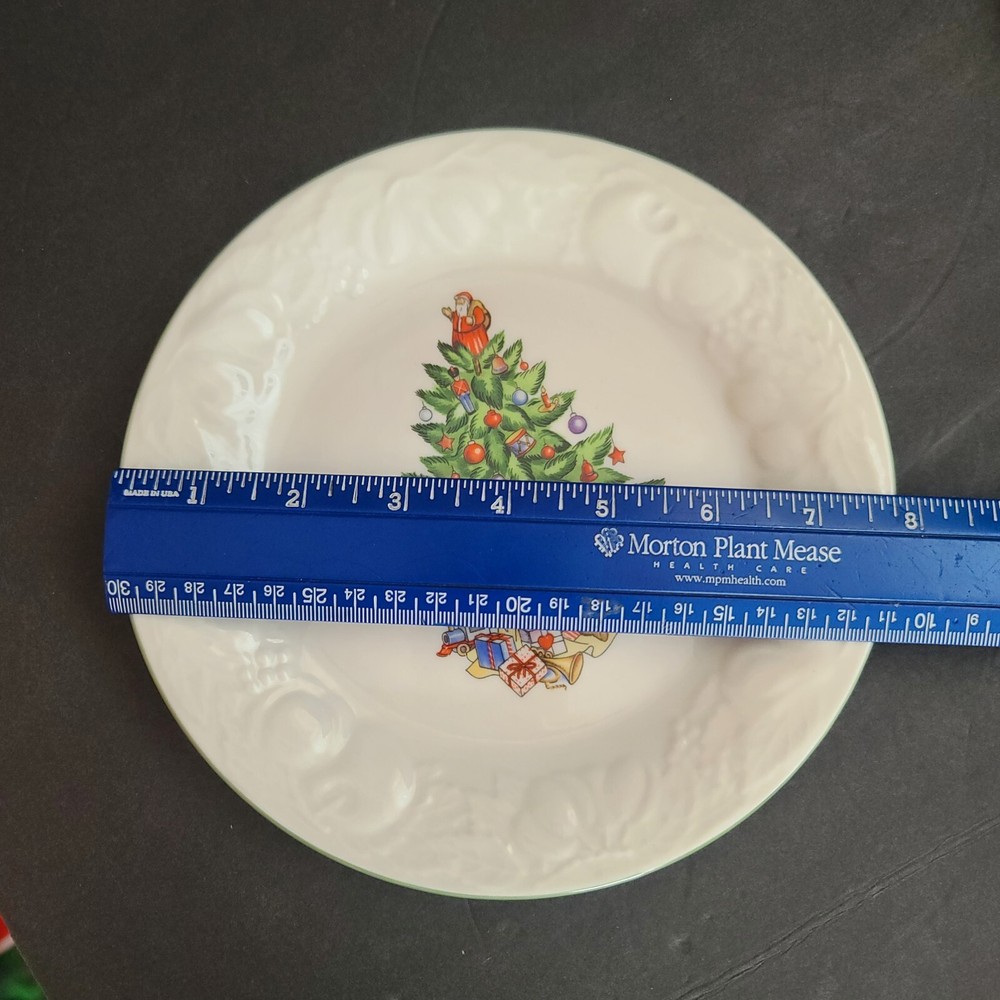 Tabletops Unlimited Christmas Time 20 Piece Set Dinnerware (2 set available}